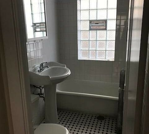 3rd image of 4045.5 N Mozart Ave #1W