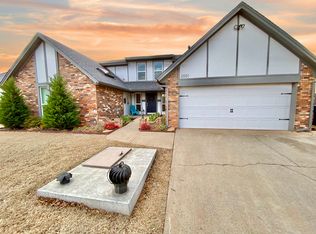 2001 Bonnycastle Ln, Yukon, OK 73099