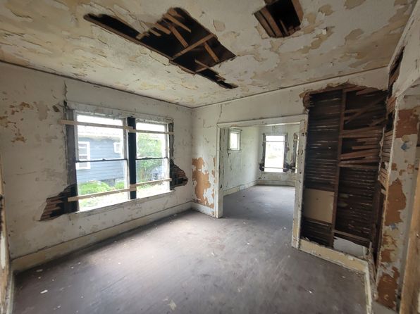 detroit-michigan-88398033 picture