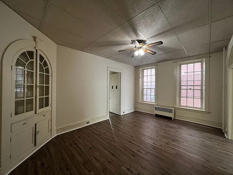 212 E Main St - DNTF — Photo 8