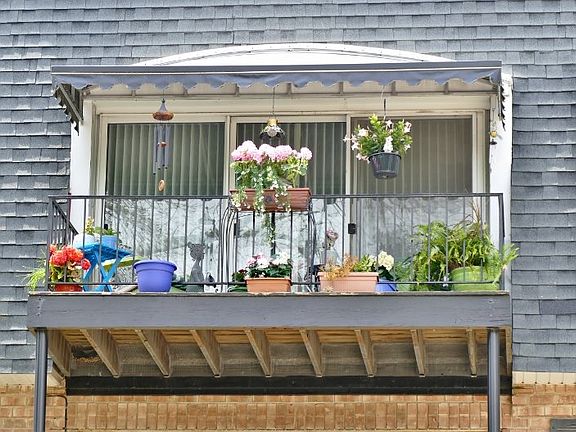 3rd image of 4900 N Knoxville Ave APT 210A