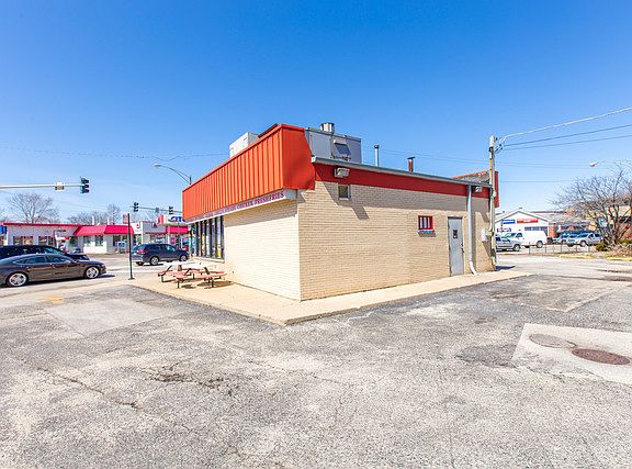 5th image of 5773 N Northwest Hwy #302