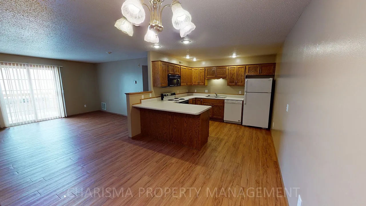 Teakwood Apartments — Photo 2