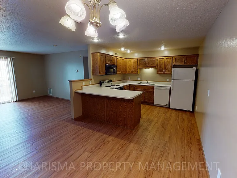 Teakwood Apartments — Photo 2