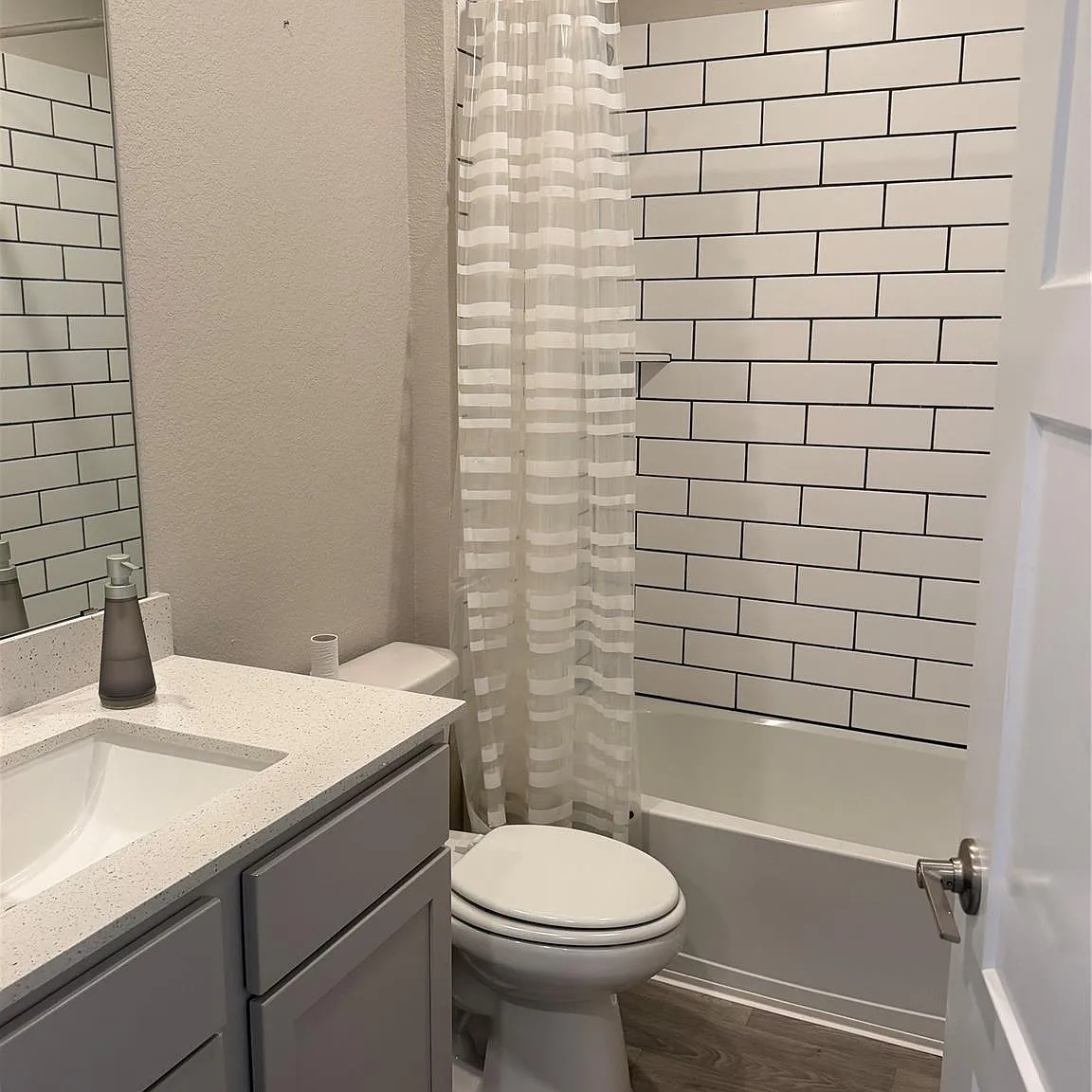 4 bed, 6.0 bath, 2021 sqft, $2,299 — Photo 4
