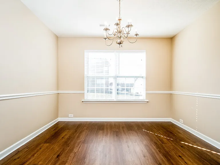 408 Glenmore Ct — Photo 4