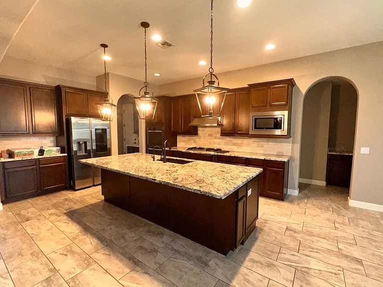 3902 S White Dr — Photo 2