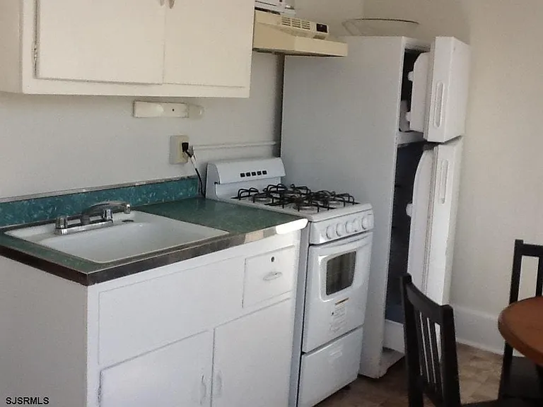9317 Monmouth Ave #B — Photo 3