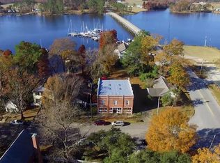 103 S Main St, Bath, NC 27808