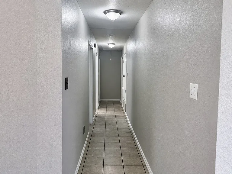 914 N Catherine St — Photo 15