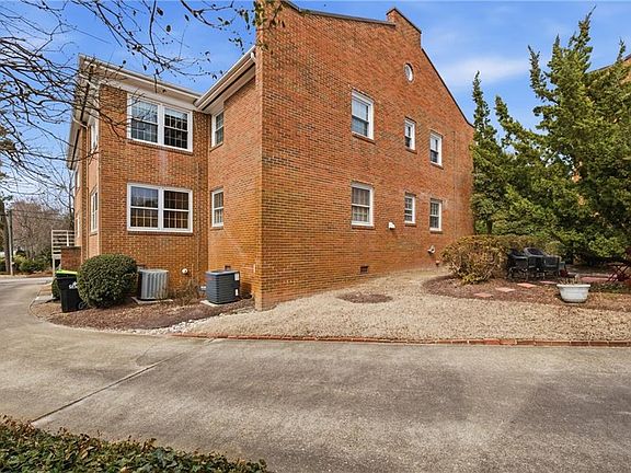 5th image of 3601 Holly Rd APT A1