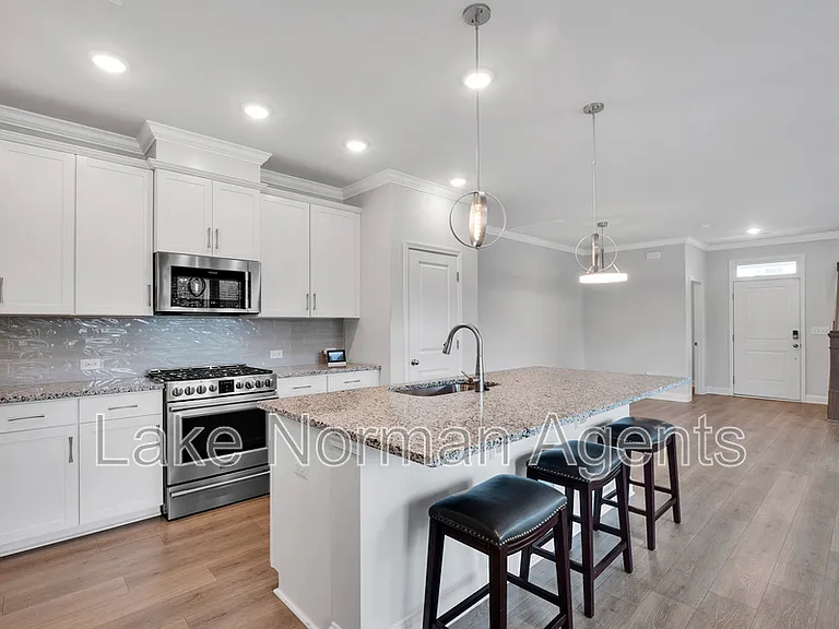 1034 Lyndon Station Dr — Photo 15