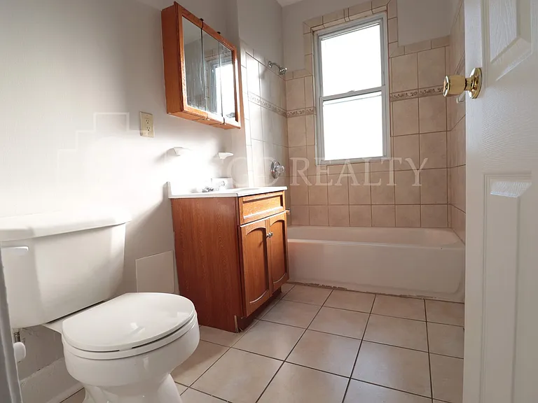 451-455 Edgewood St — Photo 7