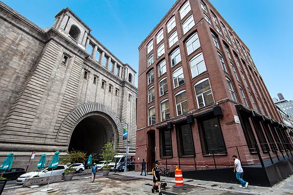 Rented by R New York | media 24