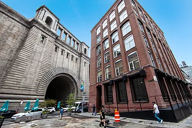 Rented by R New York
