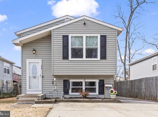 558 Elizabeth Ln, Glen Burnie, MD 21061