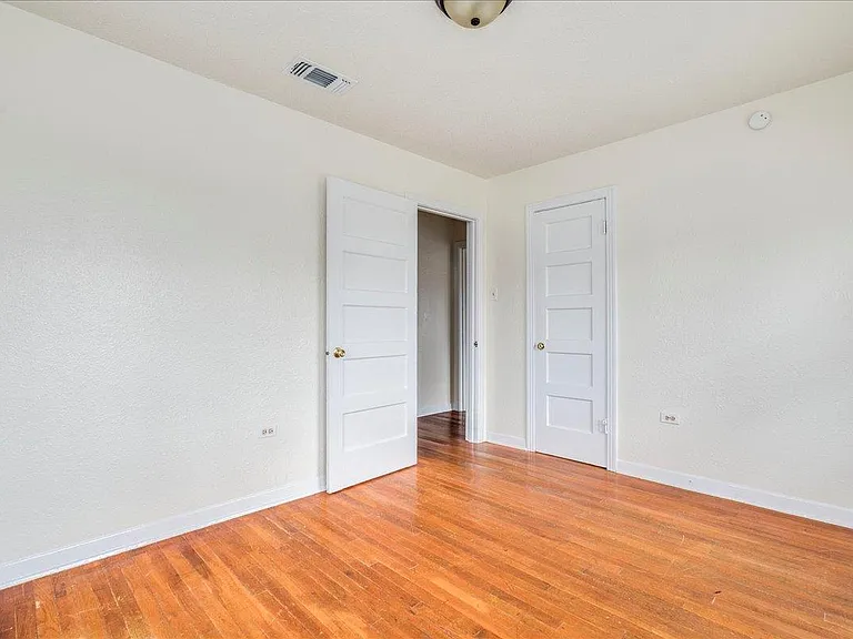 1119 N Lbj Dr — Photo 16