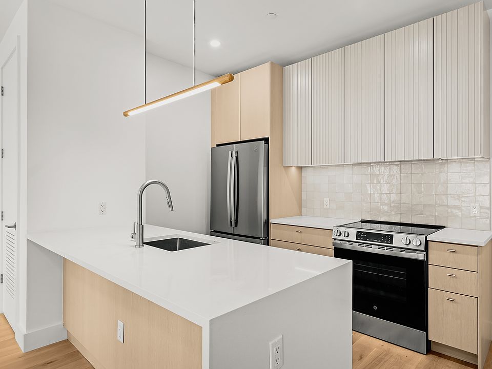 1st image of 250 W 49th St #8602