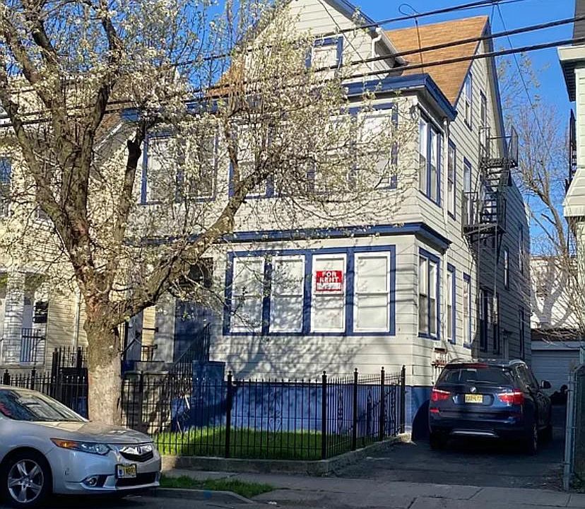 1st image of 220 Munn Ave Floor 2