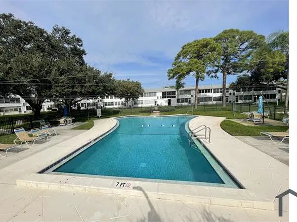 7801 11th St N APT 304, Saint Petersburg, FL 33702