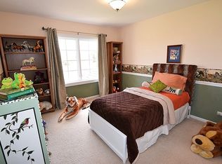 7N396 Ridge Line Rd, St Charles, IL 60175