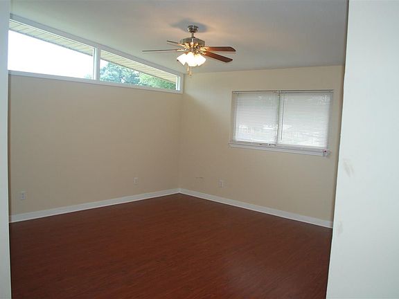 4th image of 1008 Rainbow Ave