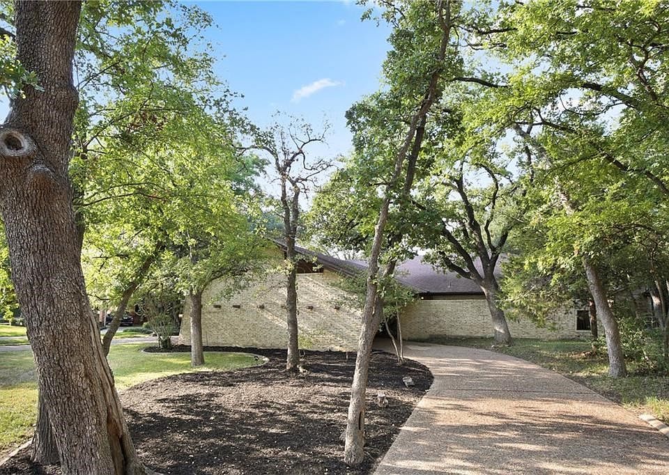 1st image of 1509 Colony Dr