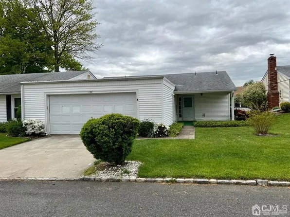 117B Ironwood Plz #117B, Monroe Township, NJ 08831