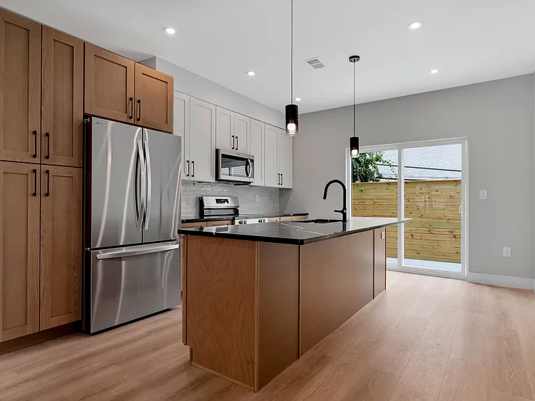 2311 Cross St — Photo 10