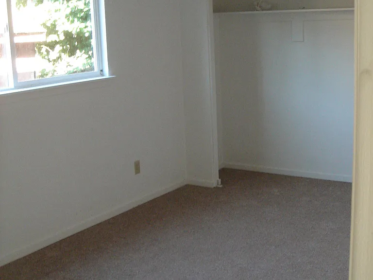 8055 SE Gladstone St #5 — Photo 6