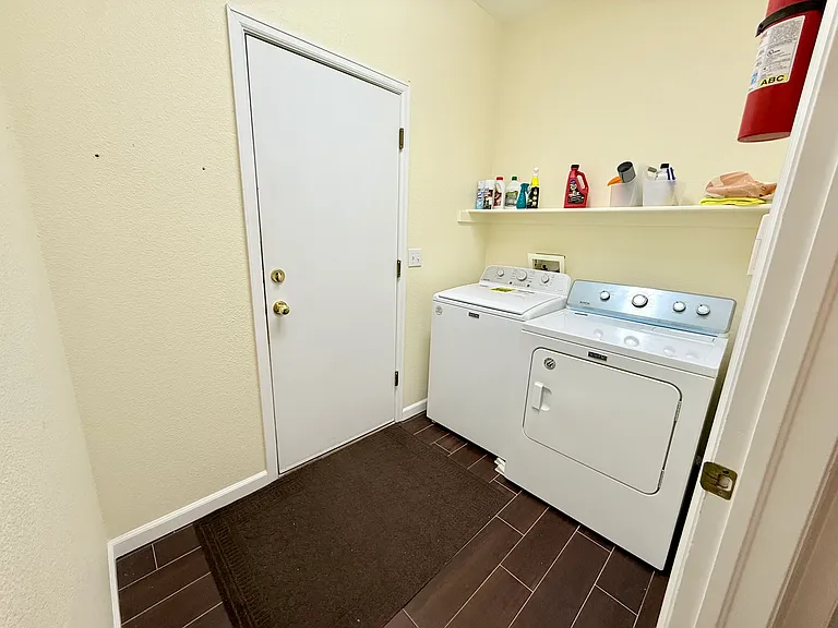 6047 S Walden Ct — Photo 18