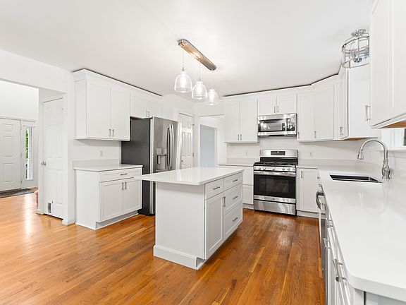 4th image of 10105 Cotter Ct