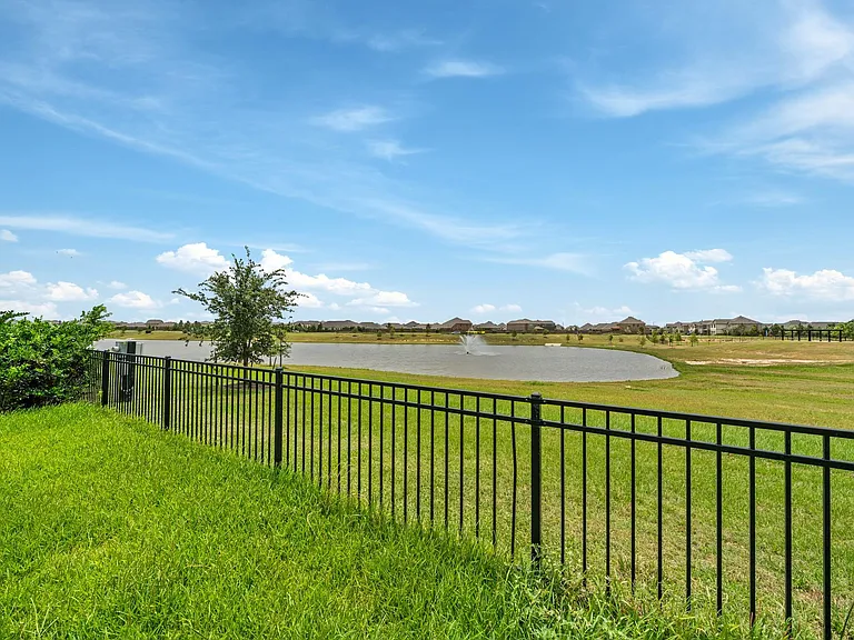 7623 Coral Lake Dr — Photo 34
