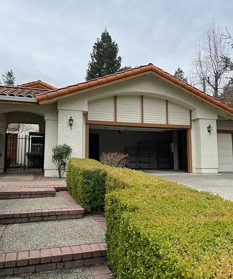 335 Live Oak Dr — Photo 3