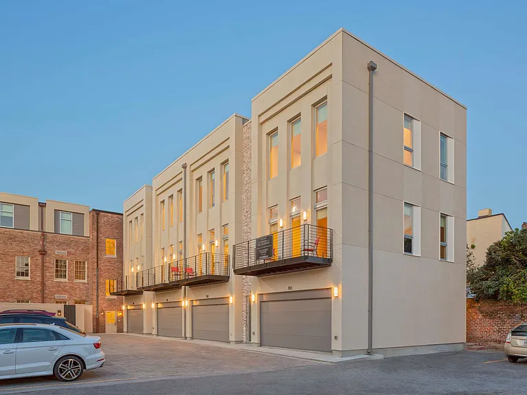 The Academy Luxury Apartments and Townhomes — Photo 18
