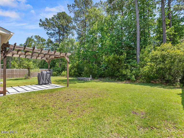 260 Breakwater Dr — Photo 36