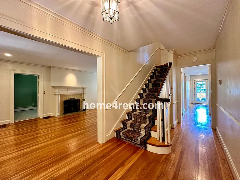 211 W 66th St — Photo 4