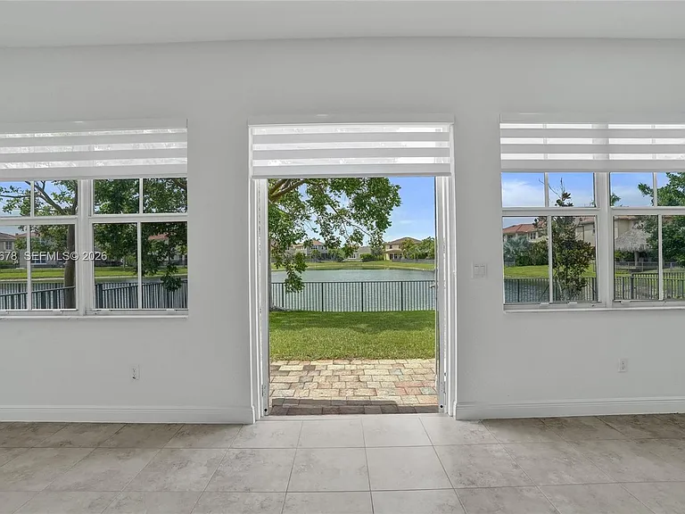 10340 Lake Vista Ct — Photo 34