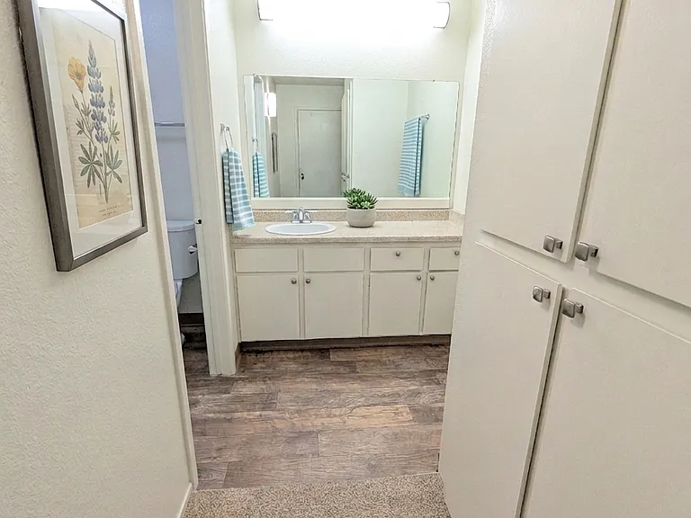 Oxford Parkside Apartments — Photo 15