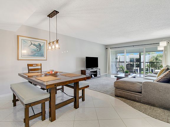 5th image of 4230 Deste Ct APT 301