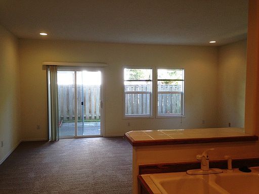 3rd image of 3275 NE 14th Ave