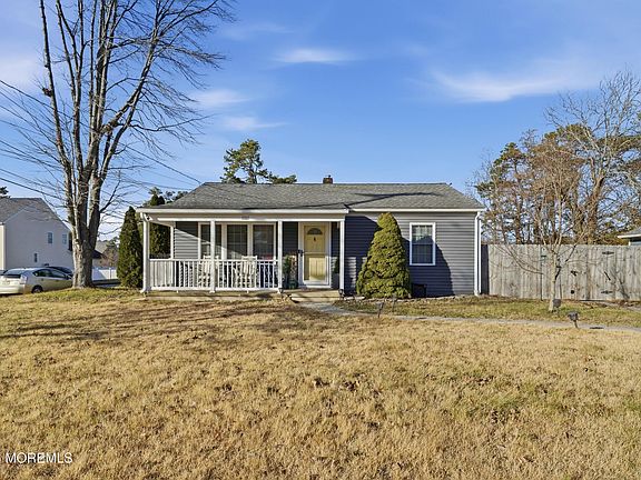 4th image of 1101 Lawrence Avenue