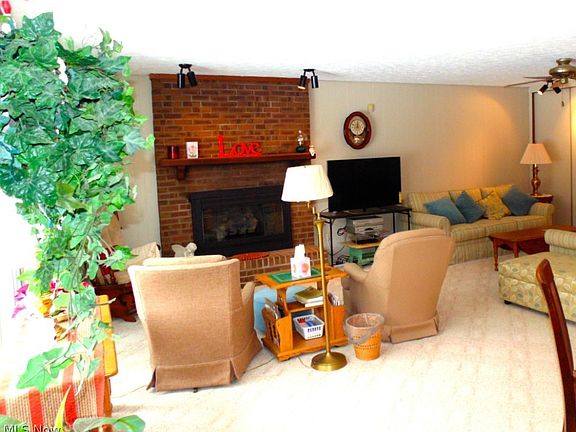 5th image of 9758 Pebble Brook Ln