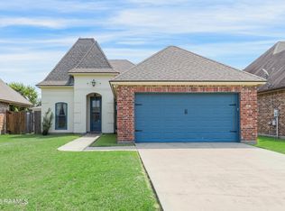 115 Black Pine Dr, Lafayette, LA 70508