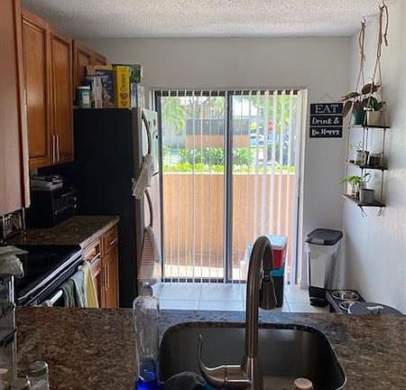 5th image of 10315 NW 33rd St
