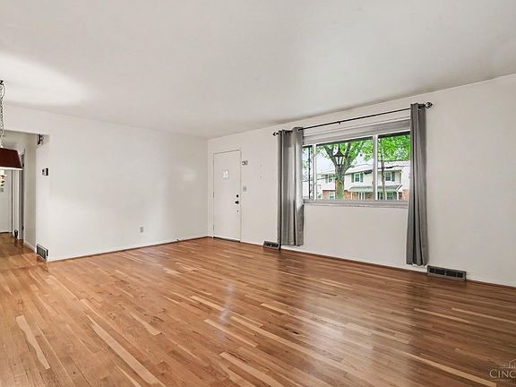 3rd image of 661 Heavenly Ln