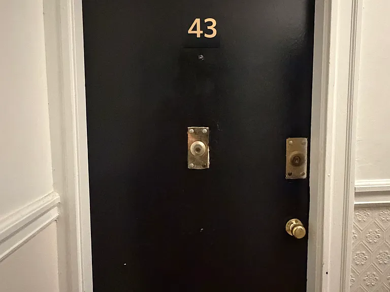 1155 Commonwealth Ave #43 — Photo 2