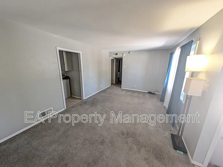3204 La Veta Dr NE — Photo 3