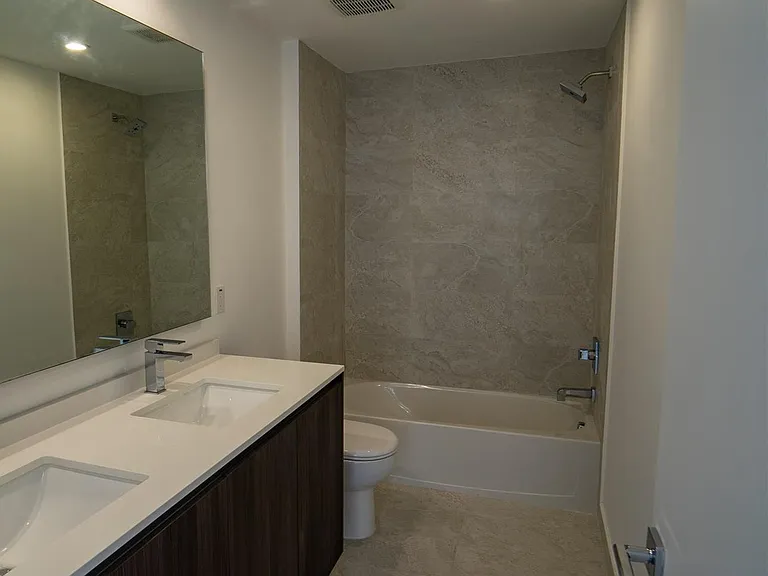 488 NE 18th St #11 — Photo 17