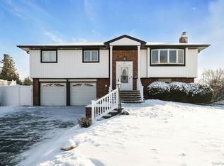89 Harvest Ln, Commack, NY 11725